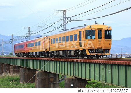 [JR Shikoku] KiHa 185 series 1400 series Limited Express "Iyonada Monogatari" (Yosan Line: Ichitsubo - Kita-Iyo) 140278257
