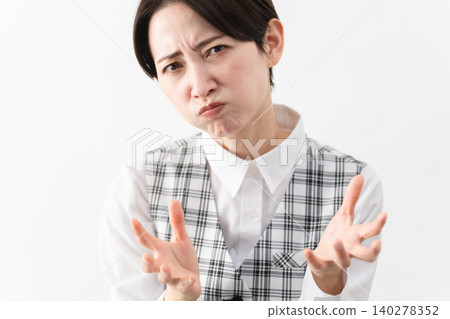 穿著辦公室制服的年輕女子 商業形象 穿著辦公室制服的年輕女子 商業形象 140278352