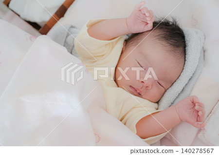 睡在蒲團裡的嬰兒的睡顏 睡在蒲團裡的嬰兒的睡顏 140278567