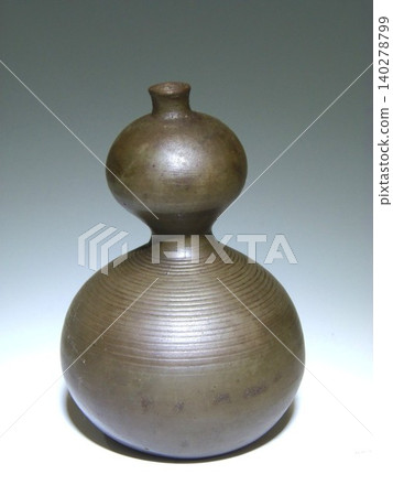 Mid-Edo period, Old Bizen ware, gourd-shaped sake bottle 140278799
