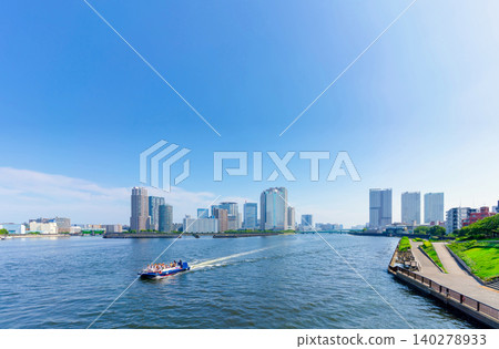 A cruise ship sailing along the Sumida River, a Tokyo landscape. A cruise ship sailing along the Sumida River, a Tokyo landscape. 140278933