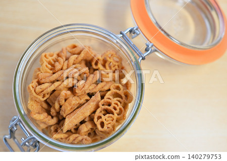 Beer and pasta snacks 140279753