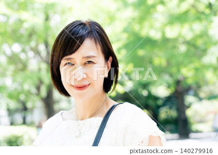 中年女性通勤上班 140279916