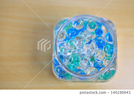 Deodorizing beads that shine in beautiful colors Deodorizing beads that shine in beautiful colors 140280041