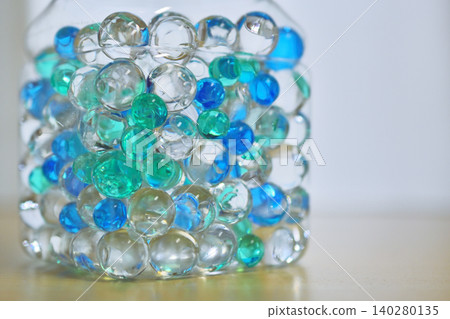 Deodorizing beads that shine in beautiful colors Deodorizing beads that shine in beautiful colors 140280135
