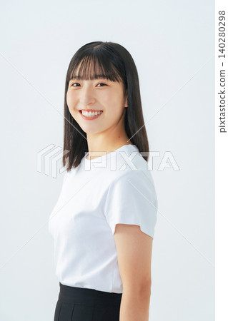 Portrait of a smiling teenage girl Portrait of a smiling teenage girl 140280298