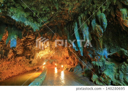 [Okinawa Prefecture] Iharama Sabichi Limestone Cave (Ishigaki Island) that leads to the sea 140280695