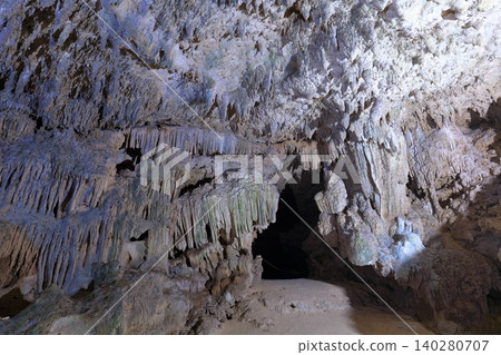 【沖繩縣】伊原間沙比奇石灰岩洞(石垣島),通往大海 【沖繩縣】伊原間沙比奇石灰岩洞(石垣島),通往大海 140280707