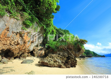 [Okinawa Prefecture] Coastal scenery of Iharama Sabichi Limestone Cave (Ishigaki Island) 140280718