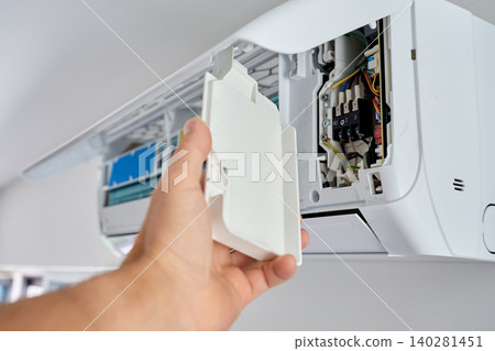 Hand opening air conditioner cover Hand opening air conditioner cover 140281451