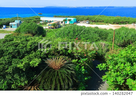 [Okinawa Prefecture] View from Nishihira Anazaki Observatory on a clear day (Miyako Island) 140282047