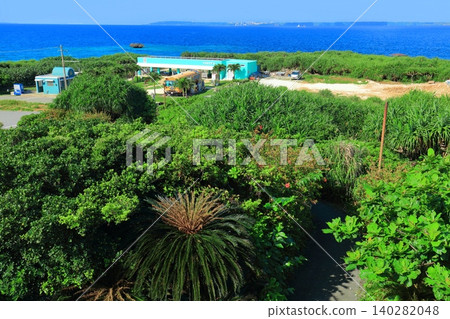 [Okinawa Prefecture] View from Nishihira Anazaki Observatory on a clear day (Miyako Island) 140282048