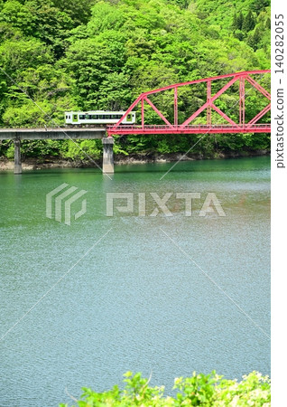 A diesel train crossing the full Kinshu Lake. 140282055
