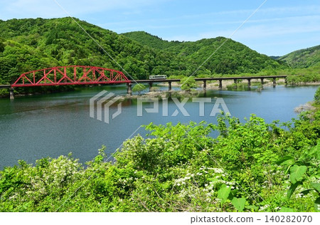 A diesel train crossing the full Kinshu Lake. A diesel train crossing the full Kinshu Lake. 140282070