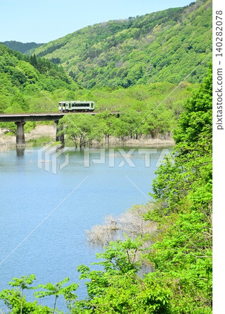 A diesel train crossing the full Kinshu Lake. A diesel train crossing the full Kinshu Lake. 140282078