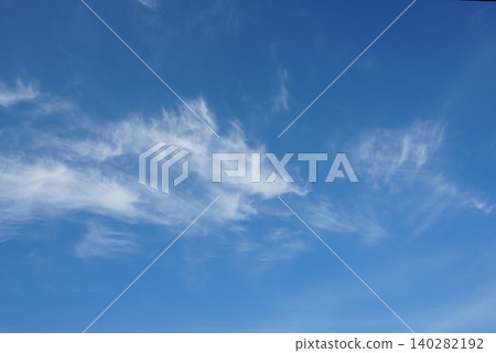 藍天白雲飄浮 藍天白雲飄浮 140282192