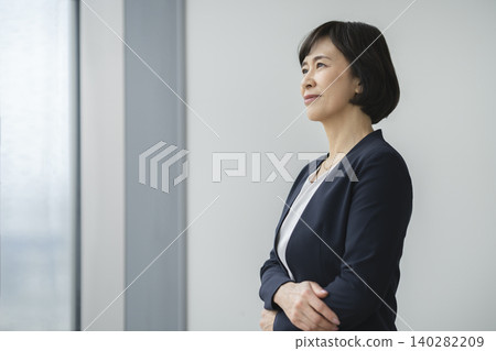 一位六十多歲女商人的肖像 一位六十多歲女商人的肖像 140282209