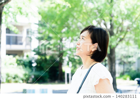 middle-aged women commuting to work middle-aged women commuting to work 140283111