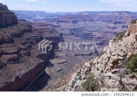 View of the Bright Angel Trail from the South Kaiba Trail in the Grand Canyon. 140284613