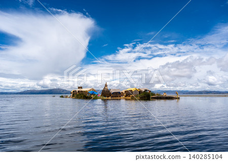 Floating island "Uros Titino" on Lake Titicaca in Peru Floating island "Uros Titino" on Lake Titicaca in Peru 140285104