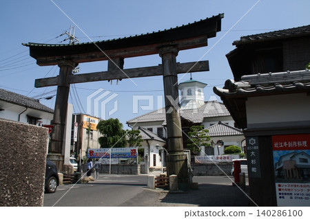 ◇Area around Hachimanbori Canal: Himure Hachimangu Shrine (Hachiman Traditional Buildings Preservation District) / Omihachiman City, Shiga Prefecture ◇Area around Hachimanbori Canal: Himure Hachimangu Shrine (Hachiman Traditional Buildings Preservation District) / Omihachiman City, Shiga Prefecture 140286100