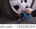 The process of cleaning iron filings attached to the wheels with an iron filing remover cleaner. 140286269