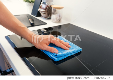 Hand cleaning induction stove Hand cleaning induction stove 140286706