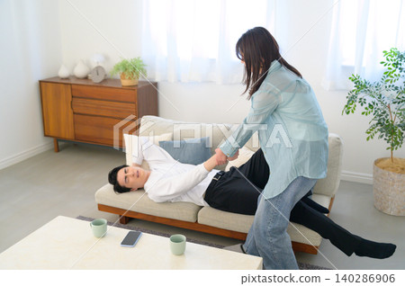Japanese couple arguing Japanese couple arguing 140286906