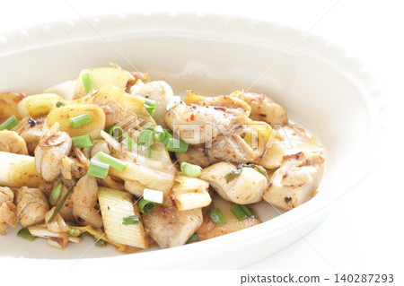 雞肉蔥泡菜炒菜 雞肉蔥泡菜炒菜 140287293