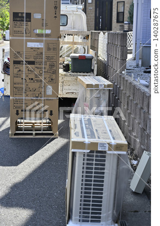 EcoCute installation and replacement work: hot water storage tank unit and heat pump unit. EcoCute installation and replacement work: hot water storage tank unit and heat pump unit. 140287675