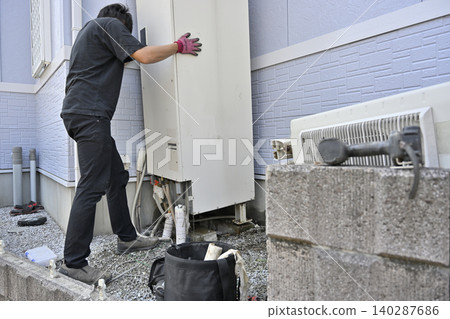 EcoCute installation and replacement work: hot water storage tank unit and heat pump unit. EcoCute installation and replacement work: hot water storage tank unit and heat pump unit. 140287686