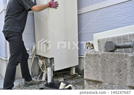 EcoCute installation and replacement work: hot water storage tank unit and heat pump unit. EcoCute installation and replacement work: hot water storage tank unit and heat pump unit. 140287687