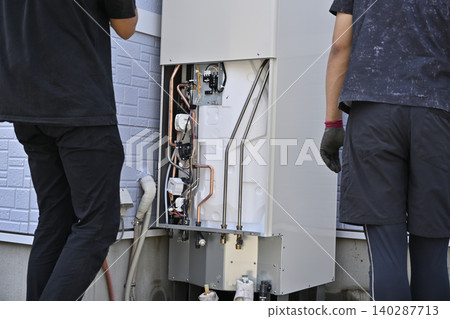 EcoCute installation and replacement work: hot water storage tank unit and heat pump unit. EcoCute installation and replacement work: hot water storage tank unit and heat pump unit. 140287713