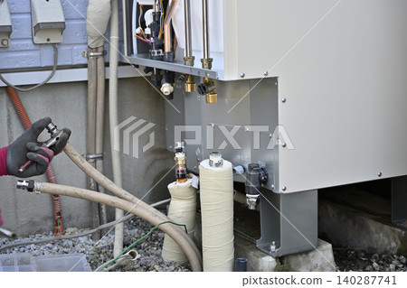 EcoCute installation and replacement work: hot water storage tank unit and heat pump unit. EcoCute installation and replacement work: hot water storage tank unit and heat pump unit. 140287741