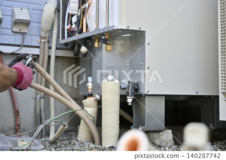 EcoCute installation and replacement work: hot water storage tank unit and heat pump unit. EcoCute installation and replacement work: hot water storage tank unit and heat pump unit. 140287742