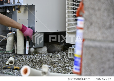 EcoCute installation and replacement work: hot water storage tank unit and heat pump unit. 140287746