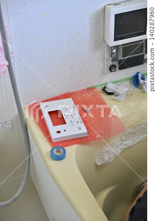 Installation of a remote control for an eco-friendly water heater (EcoCute) in the bathroom. Installation of a remote control for an eco-friendly water heater (EcoCute) in the bathroom. 140287960