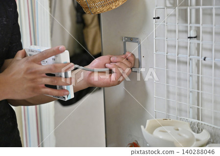 Installation of a remote control for an eco-friendly water heater (EcoCute) in the kitchen. Installation of a remote control for an eco-friendly water heater (EcoCute) in the kitchen. 140288046