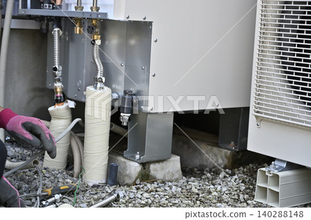 EcoCute installation and replacement work: hot water storage tank unit and heat pump unit. EcoCute installation and replacement work: hot water storage tank unit and heat pump unit. 140288148