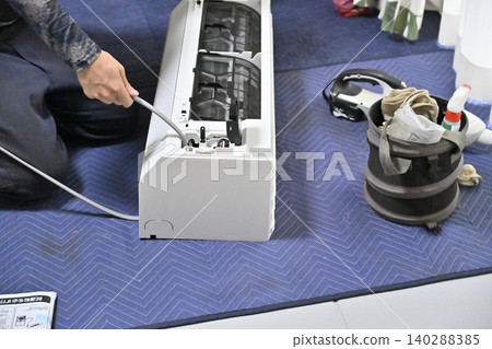 客廳空調更換、安裝和施工。 客廳空調更換、安裝和施工。 140288385