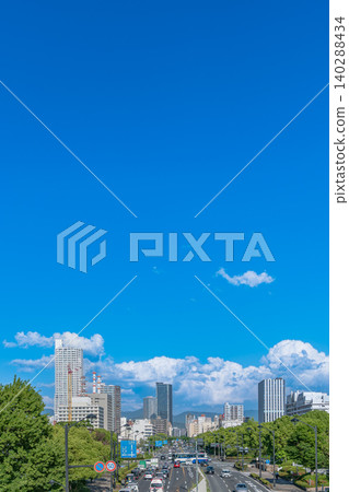 五月晴朗的一天,廣島市城南大街的景色。 五月晴朗的一天,廣島市城南大街的景色。 140288434