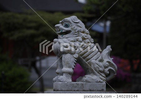 Komainu (guardian lion-dogs) at Enmanji Temple in Saku City, Nagano Prefecture Komainu (guardian lion-dogs) at Enmanji Temple in Saku City, Nagano Prefecture 140289144