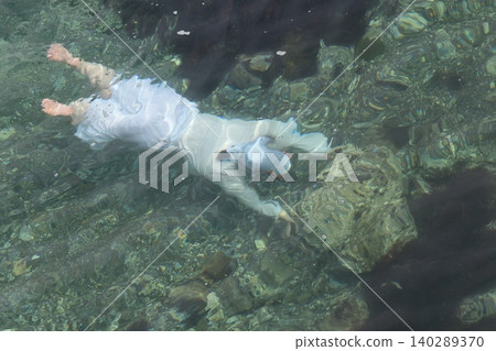 女性潛水員與海洋 女性潛水員與海洋 140289370