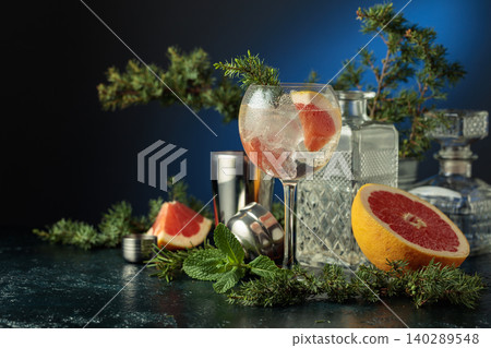 Cocktail gin and tonic with ice and pink grapefruit. Cocktail gin and tonic with ice and pink grapefruit. 140289548
