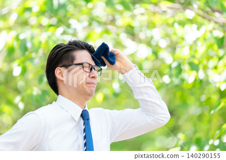 Businessmen, extreme heat, extreme weather Businessmen, extreme heat, extreme weather 140290155