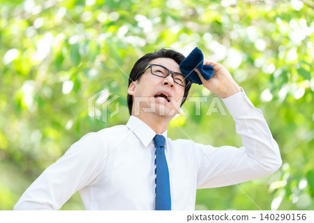 Businessmen, extreme heat, extreme weather Businessmen, extreme heat, extreme weather 140290156