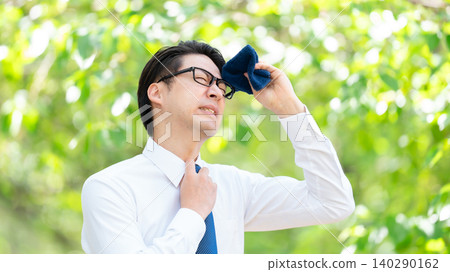 Businessmen, extreme heat, extreme weather Businessmen, extreme heat, extreme weather 140290162