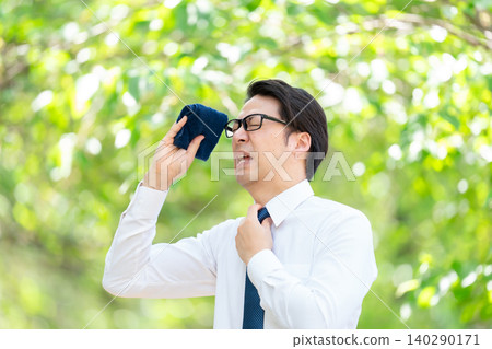Businessmen, extreme heat, extreme weather Businessmen, extreme heat, extreme weather 140290171