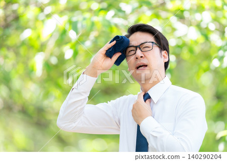 Businessmen, extreme heat, extreme weather 140290204