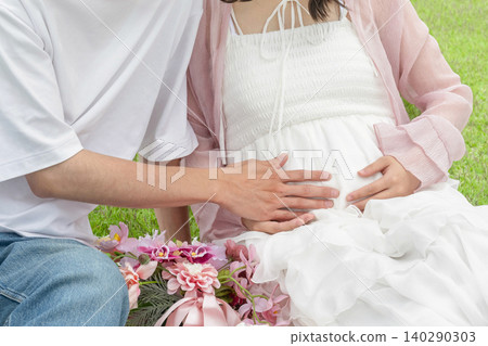 Maternity photo image 140290303